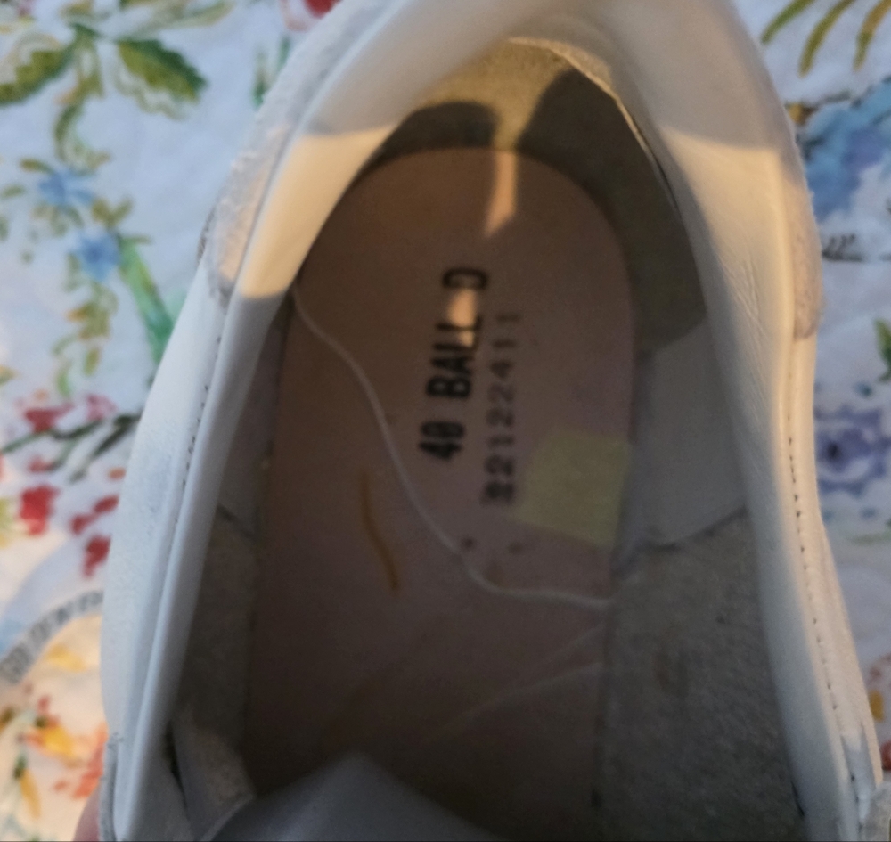 Golden Goose White Sneakers with Glitter Star~MINT - Picture 2 of 2